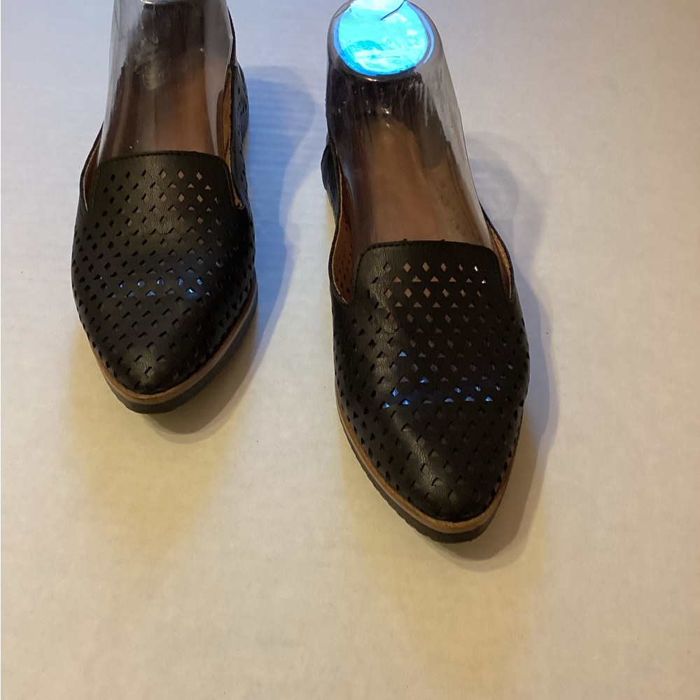 Adrienne Vittadini Black Loafers with Cutout Design